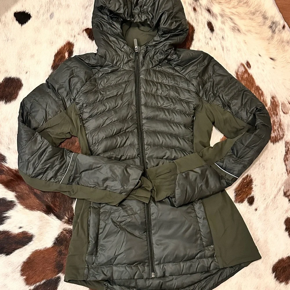 Lululemon Down For A Run Jacket II in 
Gator Green - Picture 4 of 6